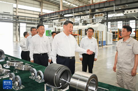 习近平：坚定信心推动高质量发展高效能治理 奋力谱写中原……