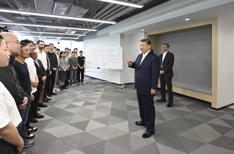 习近平在上海考察时强调 加快建成具有全球影响力的科技创……