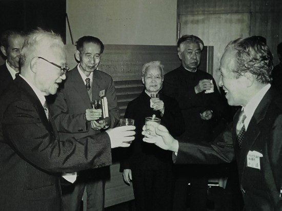 中国作家代表团在欢迎酒会上.jpg