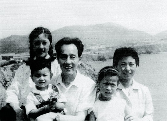 黄旭华全家福.jpg