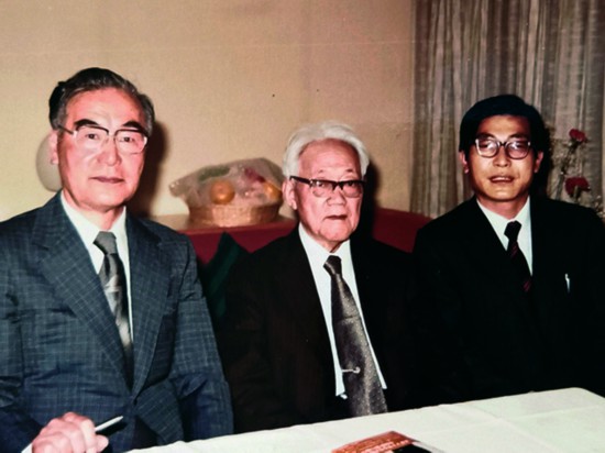 巴金会见《随想录》译者石上韶左起石上韶、巴金、作者.jpg
